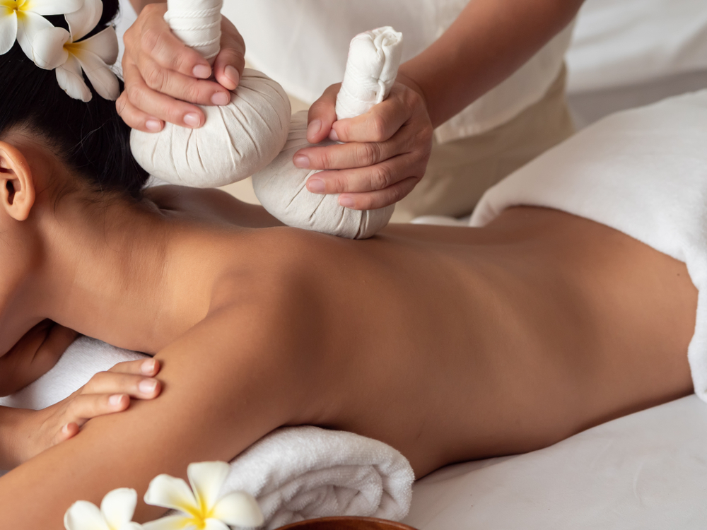 Herbal Ball w/Massage/90mnts